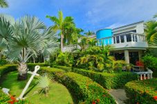 House in Santiago de Tolú - Luxury Cabin with Pool, Beach & Service
